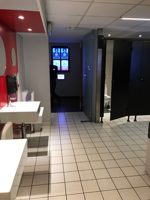 Ground floor restrooms at Kinepolis movie complex in Brussels. €0.40 entrance but you get a €0.50 di