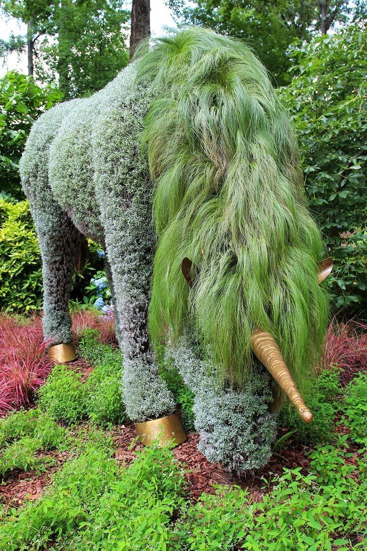 chasingthegreenfaerie:  (via (11) The Giant Sculptures of the Atlanta Botanical Garden