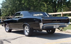 musclecarinstant:    I&rsquo;d kill for the 67!