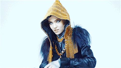 ipodmini:  Grimes for FADER