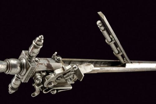 art-of-swords:  Combination Dagger with Flintlock Gun Dated: 19th century Culture: European Measurements: overall length 38.5 cm The dagger has a cusp of triangular section, assembled on a long neck of round section, faceted and octagonal at the base.