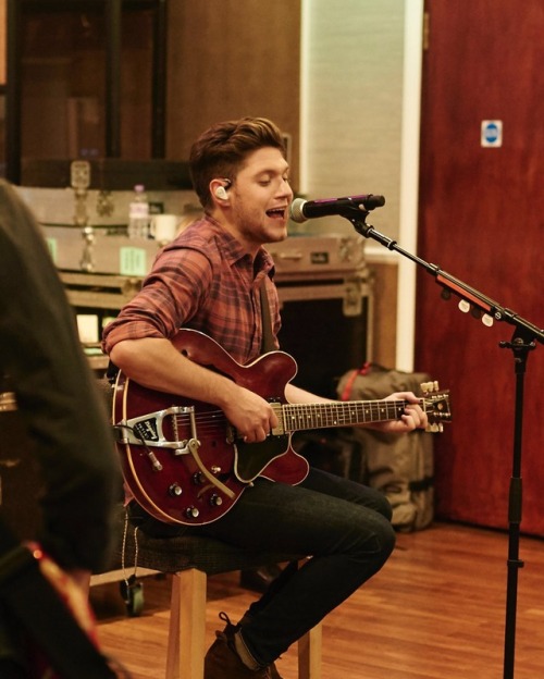 narrystoranpics: sonnymccartney: New shoot of niallhoran for @spotify singles session recorded at @r