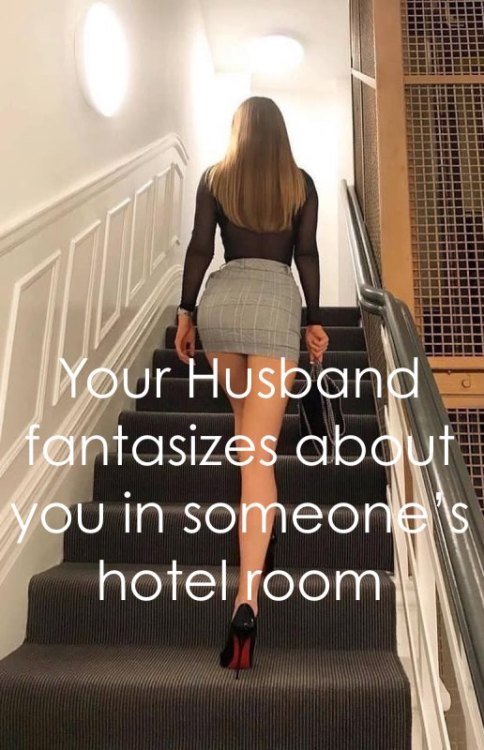 hotwifeplaydate:Especially if he’s on my page.Always!!!!
