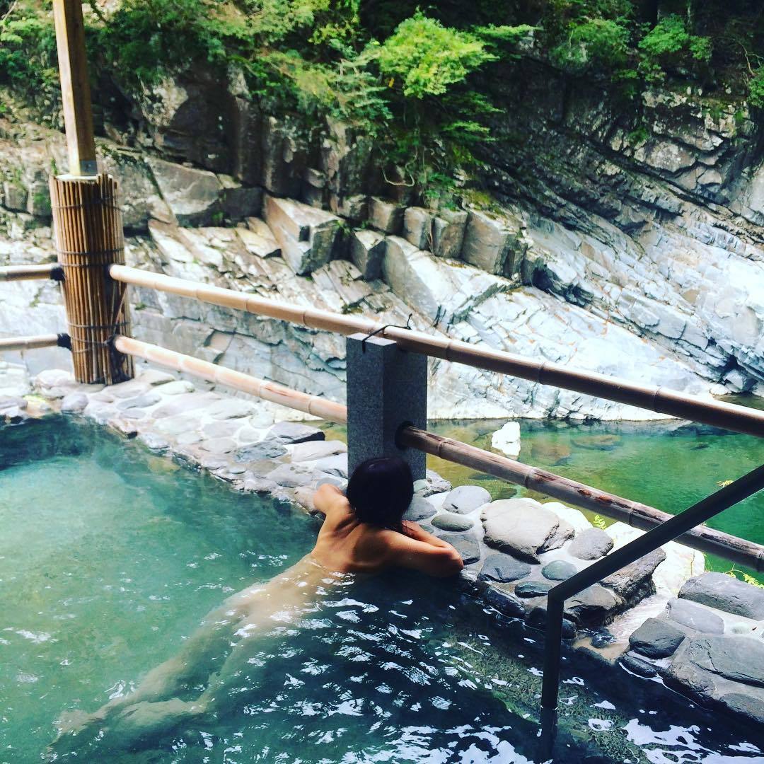 soakingspirit:  teriyaki_tokyo Hot spring near the river. #instagood #instalike #instadaily