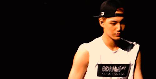 porokrong:here comes jongin to ruin your life