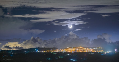 just–space:Earthshine Moon over Sicily        : Why can we see the entire face of this Moon? When the Moon is in a crescent phase, only part of it appears directly illuminated by the Sun. The answer is earthshine, also known as earthlight and the da