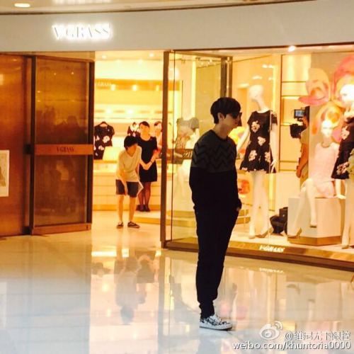 [150615] Eli detrás de las cámaras de Full House.Eli behind the scenes of Full House.c