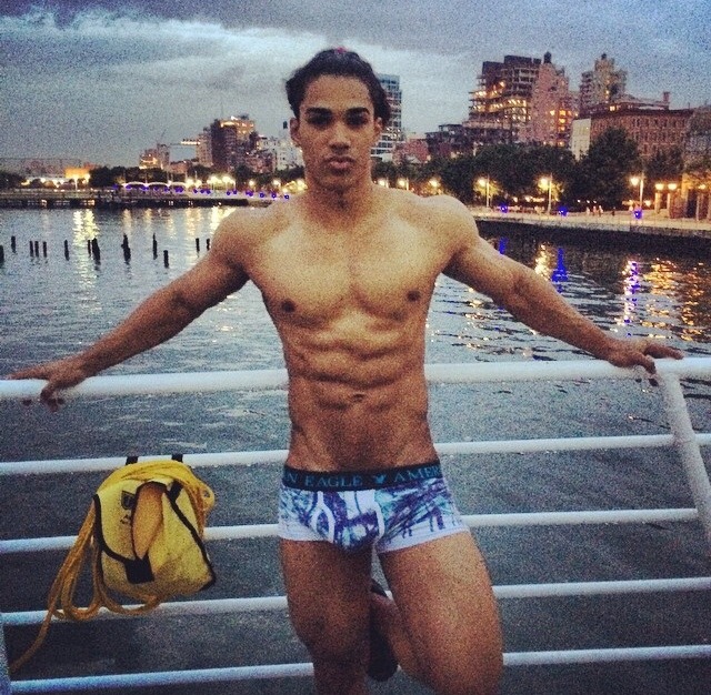 sexyredbones:  generalpowell:  adirtylilsecret:  New York Dominicans 😱  I wonder