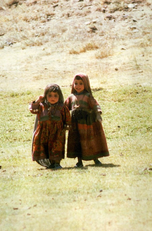 warkadang: Kuchis (nomadic Pashtuns) near the great statues of the three Buddhas in Bamiyan, Afghani