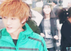nunmoori:  jinyoung, what are you doing?? (ι´Д｀)ﾉ 