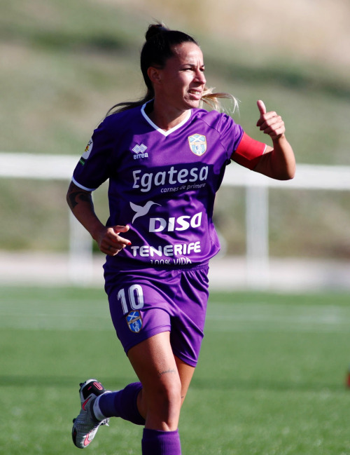 Pisco of UDG Tenerife celebrates a goal during the Primera Iberdrola match between Rayo Vallecano an