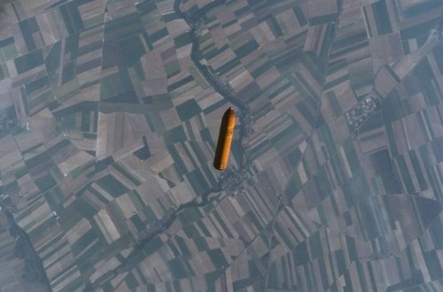 updogonline:spaceexp:A Space Shuttle external tank falling toward the Earth after a successful launc
