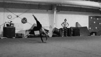 taichi-kungfu-online:  Several awesome movements are played at the same time! His