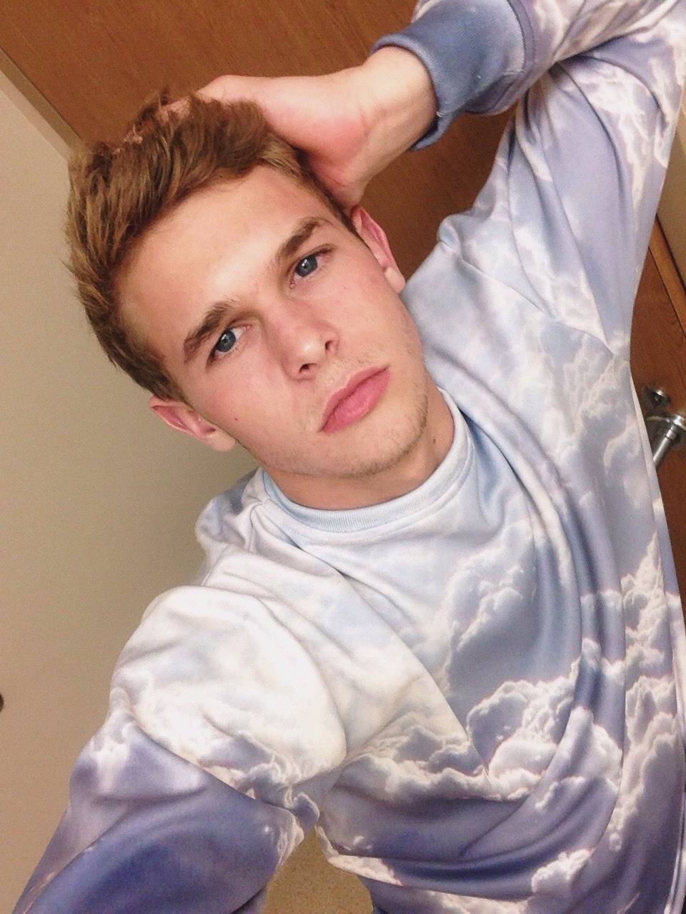 those-cute-boys:  More cute boys here: http://www.thosecuteboys.com