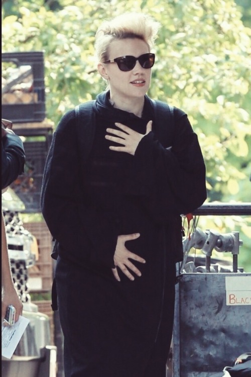 Kate and Kristen matching with blankets and sunglasses