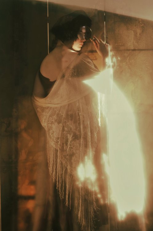 ophore:amberortolanophoto:Amber Ortolano. Haunt Me, Haunt Me Do It Again, March 2015.how do I get th