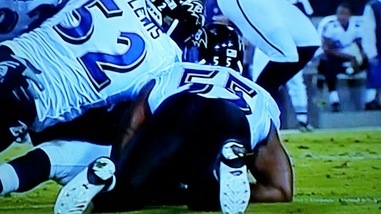 bigjai3:  Terrell Suggs and his Plump Muscle Ass!! Best ass in the NFL!!@