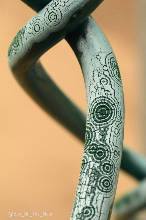 itscolossal:Unique Weathering Pattern Creates Fascinating Geometric Ripples on a Chain Link Fence