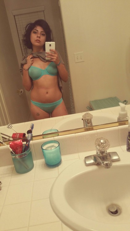 If a girls underwear matches her bathroom accessories she&rsquo;s either a keeper or has some se