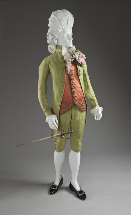 ephemeral-elegance:Three Piece Suit with Alternating Waistcoat, ca. 1770via LACMA
