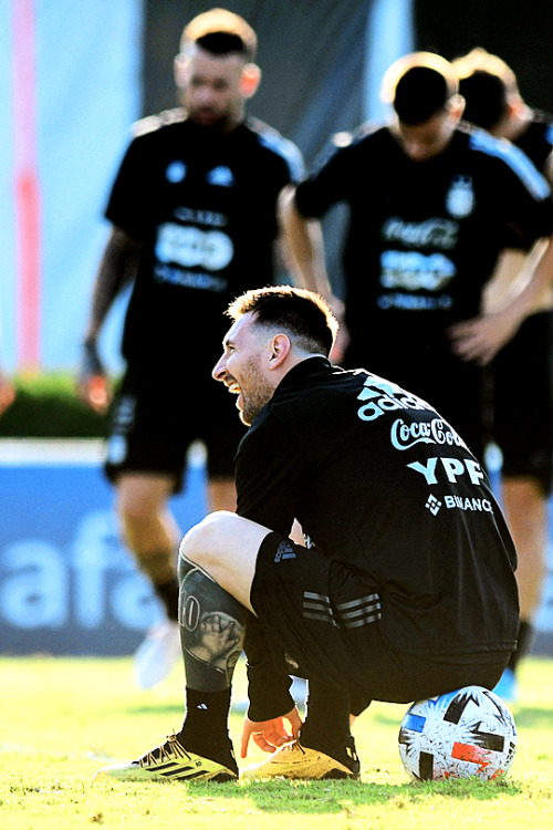 LIONEL MESSI↳ Training session on March 23, 2022 in Ezeiza, Argentina. 