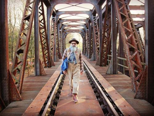 Wish you all a great walk in a gorgeous week my friends! Oh @glyphixx #geroldbrenner #railwaybridge