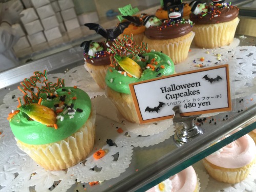 Halloween cupcakes at Magnolia Bakery, Omotesando