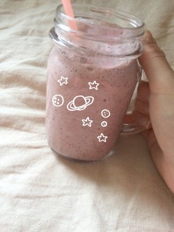 paranoid:  Love making smoothies 😋🍓