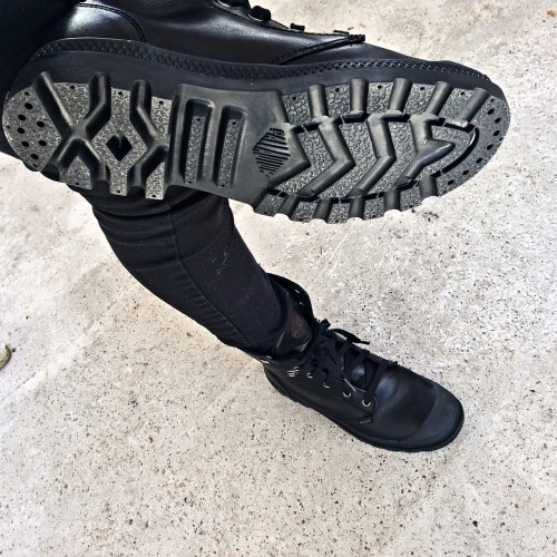 edkinko:  “Baggy Leather” Palladium boots. 