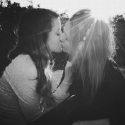 the-inspired-lesbian:  love &amp; lesbians 