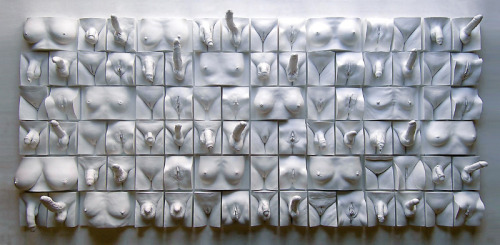 actegratuit:   Jamie McCartney McCartney is finally back with a follow-up to his “Great Wall” piece with more genital casts capturing all the diverse shapes and sizes that we come in via 