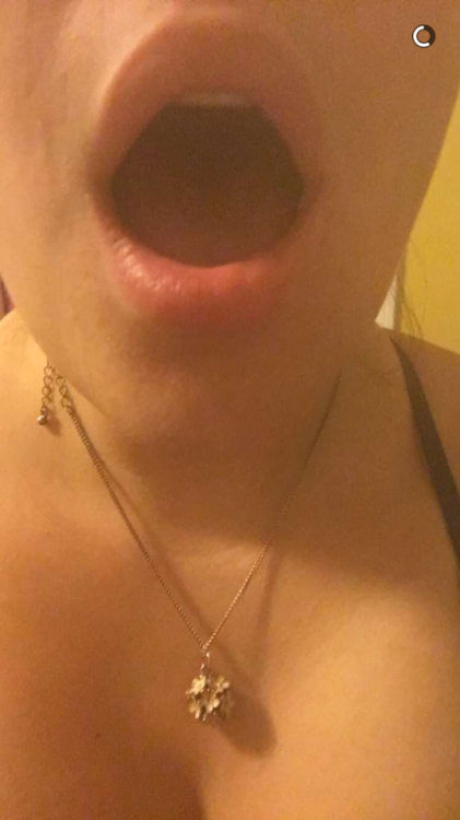 bitchforcum:Someone feed me? What’s a girl gotta do to get some dick pics??Those lips!