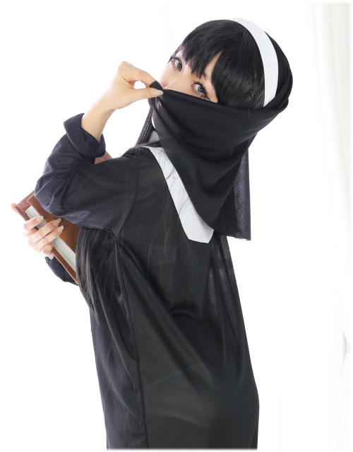 Cosplay Girl Higurashi Ran (Nun) 1