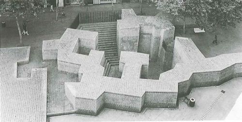 deseopolis: Monumento a los fueros Vascos, Vitoria- Gasteiz. España. 1977-1982. Luis Pe&ntild