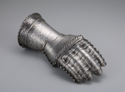 Mitten gauntlet for right hand, from Augsburg Germany, mid 16th century.from The Art Institute of Ch