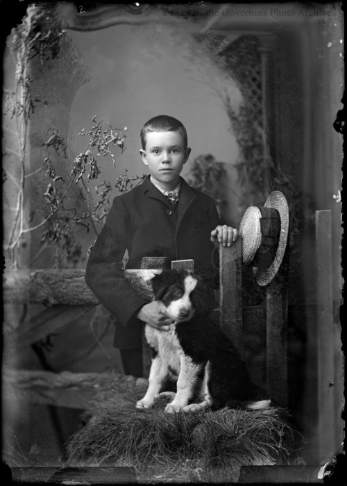 pogphotoarchives:Frank Buck with his dog, mining area of Hillsboro and Kingston, New MexicoPhotograp