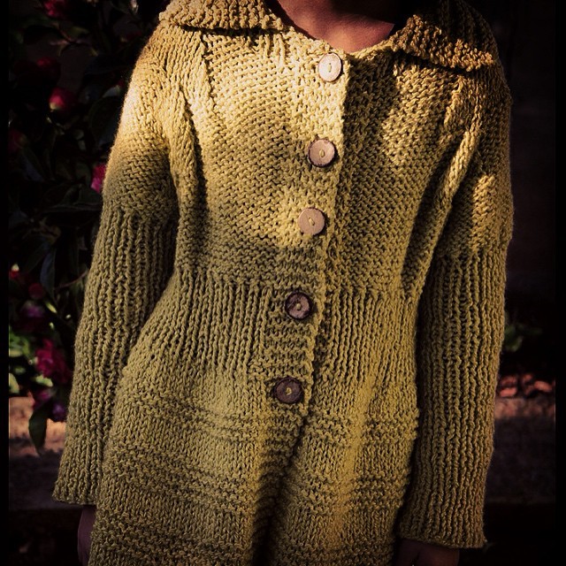 PUNTO AGUAYO-Knitwear Design — Abrigo lana natural, hecho a mano