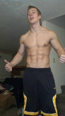 texasfratboy:  hot Fratboy, hot bulge!