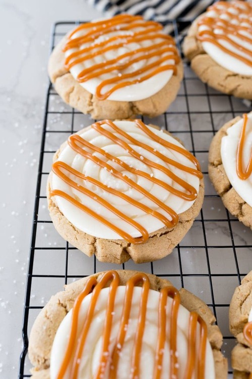 sweetoothgirl:    Salted Caramel Cheesecake Cookie