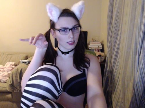 Kitty show! Gonna put the tail buttplug in <3 Cam link: Tinyurl.com/zkld254