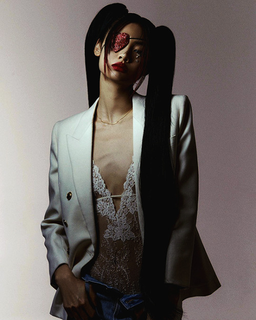 gominshi:Jung Ho Yeon for Vogue Korea (2021, ph. Yoon Song Yi)