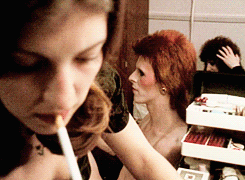 trendy-rechauffe:  Bowie chilling backstage porn pictures