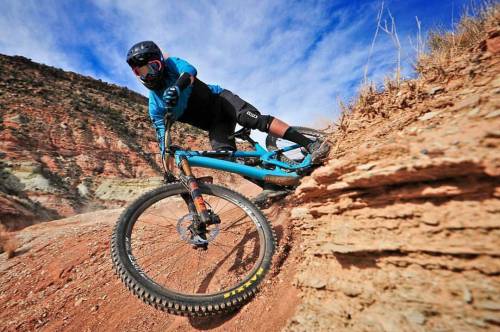 mtbdirty: @kelleymtb ・・・ Banger! Haha stoked on this photo from a trip to the desert with @bigmounta