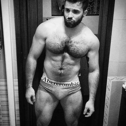 dirtyjohndoe:mrteenbear:  The men of Madrid | @frandullon86 | #hoscos by @hoscos http://ift.tt/1yEeLKW  finally found some info on this guy.