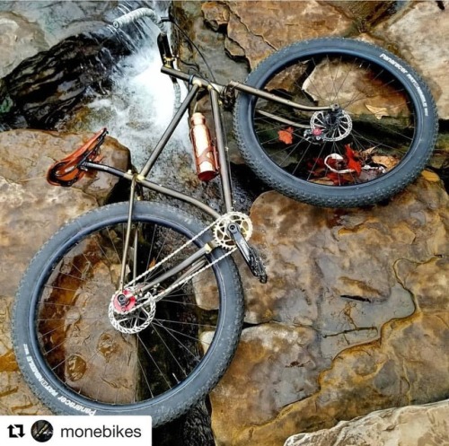 glastocycles: #Repost @monebikes with @get_repost ・・・ Ooooff. I’m told @ar.bucko’s Turbo Midnight Co