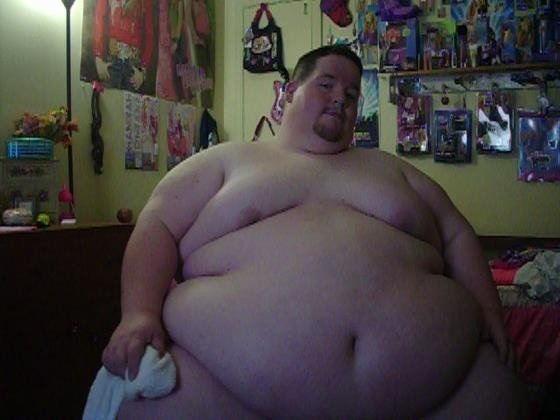 fatchasin:  iwanttobeafatman:  Feed me till im a mountain of soft fat  COME CUDDLES