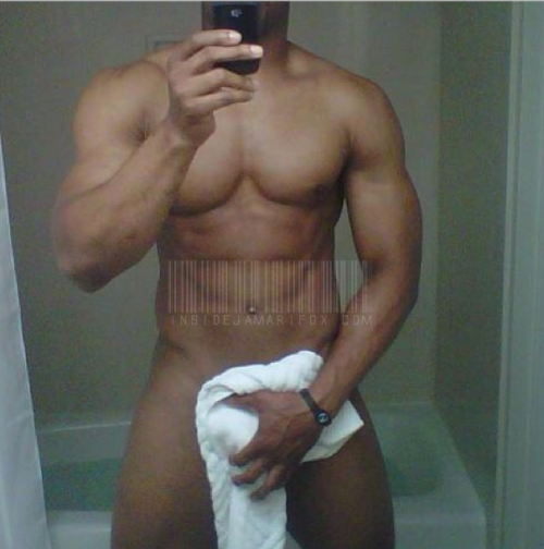 theluckeystar:  Some alleged naked pics of Kerry Rhodes… credit: InsideJamariFox  Bubble ass