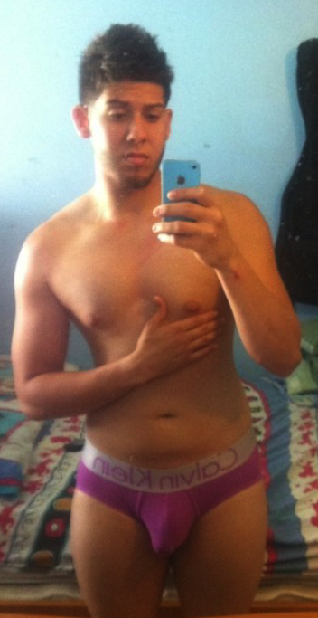 puertoricanpapis:  CHUBBY RICAN WITH A NICE UNCUT BICHO 