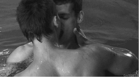 glamboyl:Hot Guys Kissing in Pool for Rafe! Enjoy!
