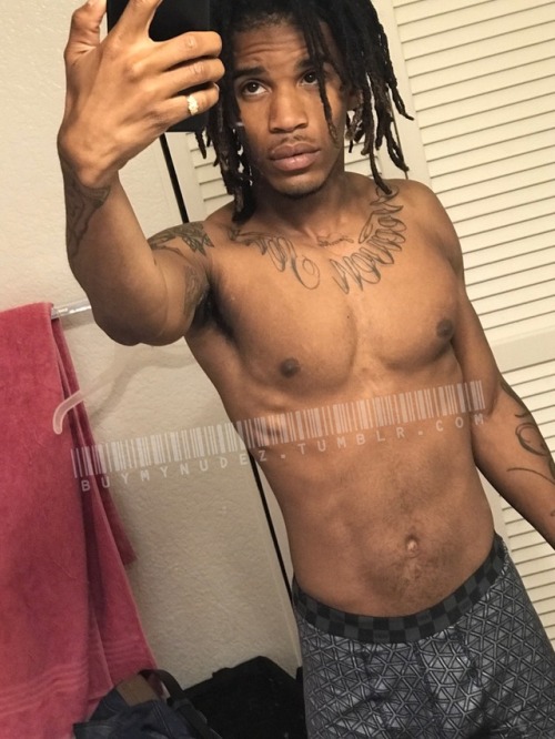 XXX buymynudez:  He looks like one of those DL photo